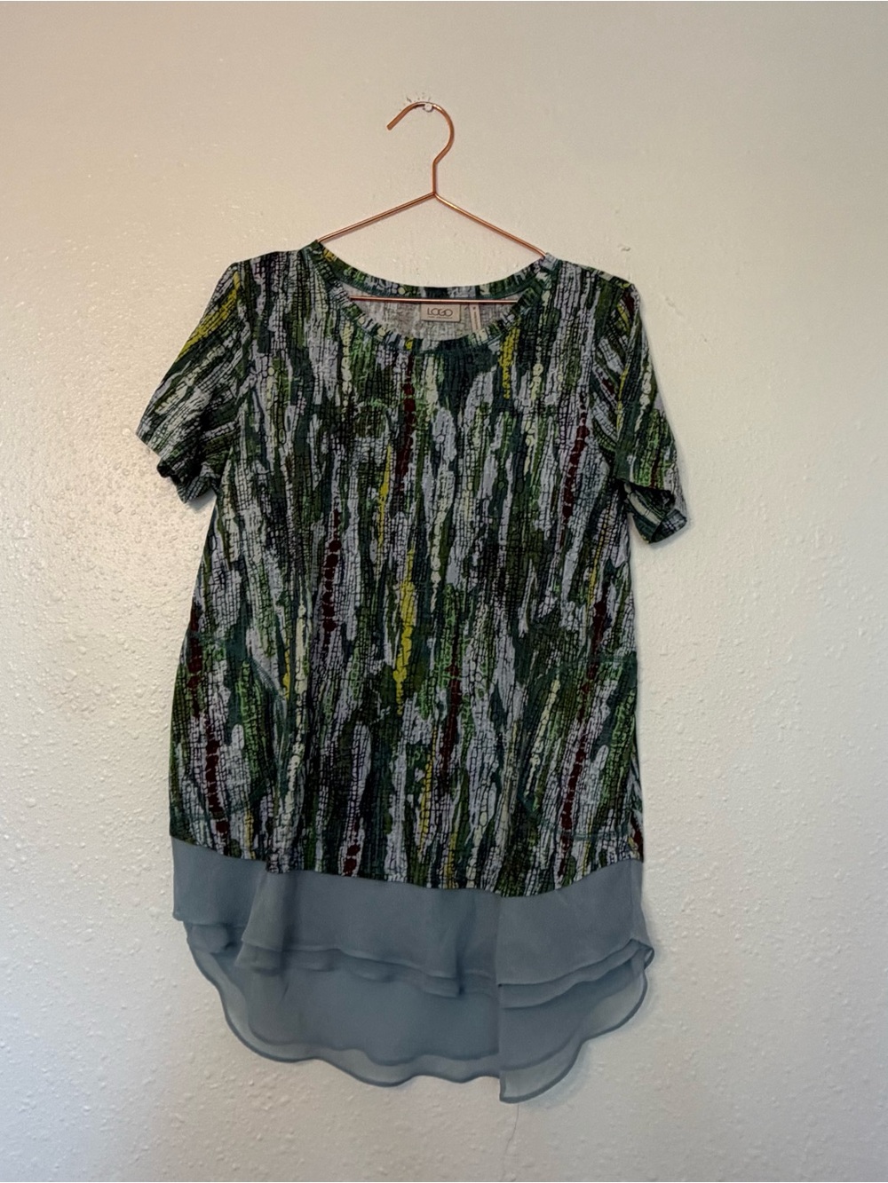 LOGO by Lori Goldstein Green Multi-Print Scoop Neck Top medium tunic